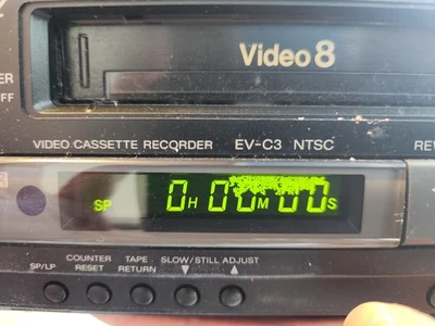 Reproductor grabador compacto Sony EV-C3 Video8 de 8 mm - ENCIENDE - SE VENDE COMO ESTÁ  Foto 1 de 4