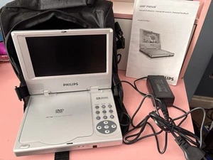 Philips PET700 Portable DVD Player With Battery , Carry Bag and Leads - Picture 1 of 8