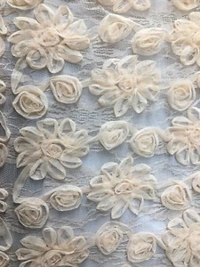 TELA DE ENCAJE ELÁSTICA BORDADA FLORAL LIGERA (54 in) Vendido BTY - Imagen 1 de 5