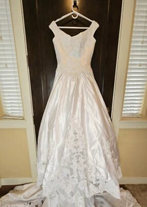 Mon Cheri Formal Wedding Dress - Cathedral Train, Lace, Pearls, Gown Size 10 - Picture 1 of 8