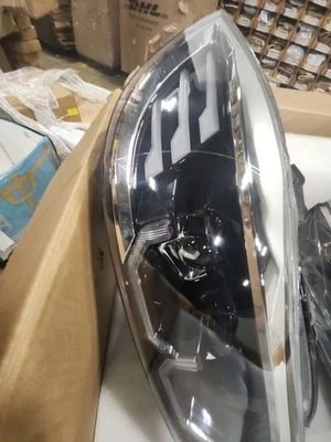 For BMW 3 Series E90 E91 328i 2008-2012 Pair Front Headlight Headlamp Assembly - Image 1 of 3