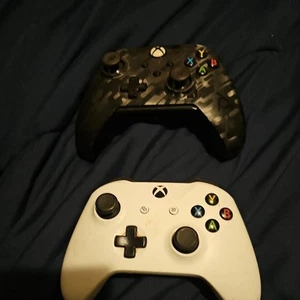 Microsoft Xbox One Controller - White & Black - Picture 1 of 2