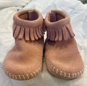 Minnetonka Pink Suede Fringe Moccasin Booties Crib Shoes Toddler Baby Girls SZ 5 - Picture 1 of 7