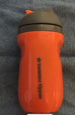 Tommee Tippee Sippy Cup | Naranja | Pajita para niños pequeños Foto 1 de 2