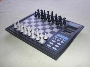 Saitek Kasparov Alchemist plus Chess Computer - Schachcomputer Schach - Bild 1 von 6