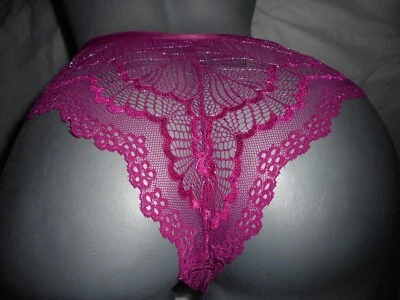 Braguita mediana Frederick's Of Hollywood para mujer descarada fucsia/plateada de encaje Foto 1 de 4