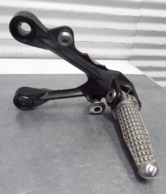 05-06 Reposapiés delantero izquierdo Kawasaki ZX6R ZX636 con soporte 34028-0059 Foto 1 de 4