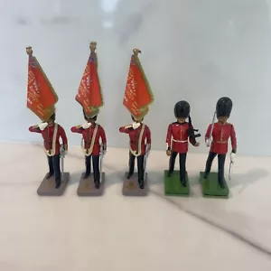 Vintage 1990 Britains Buckingham Palace Grenadier Guard Flag Bearer Metal Figure - Picture 1 of 9