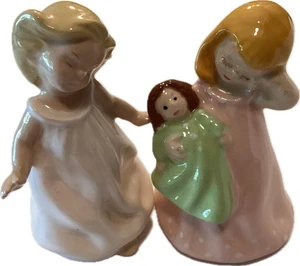 VINTAGE MÄDCHEN FIGUREN IN NACHTHEMDEN MIT DOLLY 2ER SET PORZELLAN - Bild 1 von 11