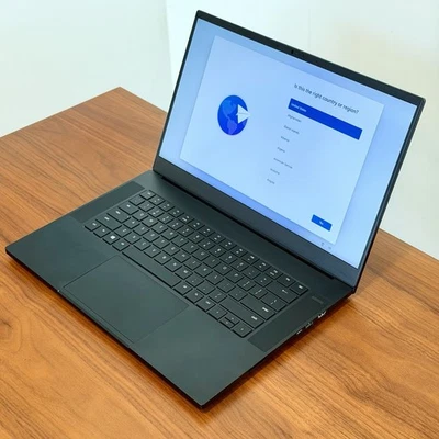 Razer Blade 15 Advanced 2020 i7-10875H / RTX 2070 Super / 16 GB / 512 GB SSD Foto 1 de 4