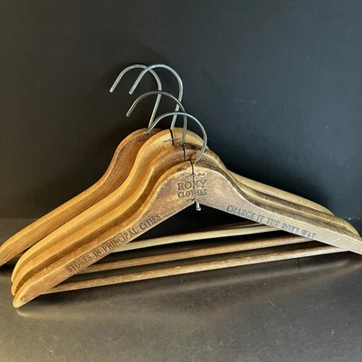 Juego de 4 perchas de madera vintage para hombre Roxy individuales 3 lisas resistentes EE. UU. Foto 1 de 4