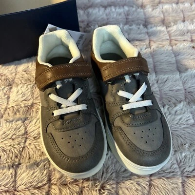 Tenis Oshkosh Bgosh para niños pequeños talla 12 Foto 1 de 4