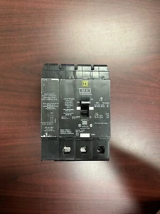 EJB34050SA EJB34050 3 polos 50 amperios 480 voltios perno con derivación cuadrada de 120 V D USADO - Imagen 1 de 8