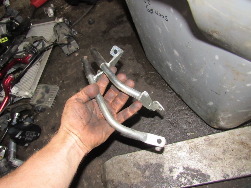 2012 Kawasaki EX650 Ninja Manija de riel de agarre trasero izquierda derecha Foto 1 de 1