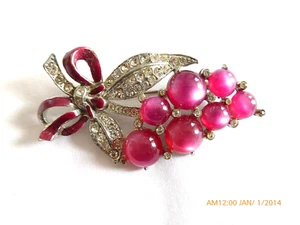 ANTIQUE CORO RASPBERRY MOONGLOW & RHINESTONE BROOCH PIN - Picture 1 of 6