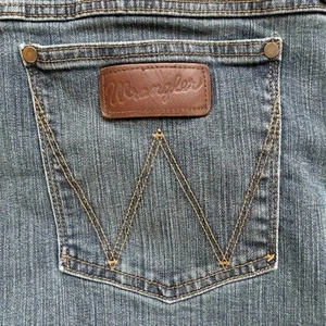 Wrangler Retro Men’s Relaxed Flex Fit Bootcut Blue Jeans 38x32 - Picture 1 of 9