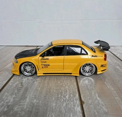 Mitsubishi Lancer Evolution VI Yellow 1:24 Scale Diecast Jada Foto 1 de 4