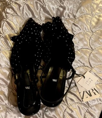 Nuevo con etiquetas Zapatos de salón Zara B/N Lunares con Arco Metal Plateado Tacón Gatito Mujer Talla: 10 Foto 1 de 4
