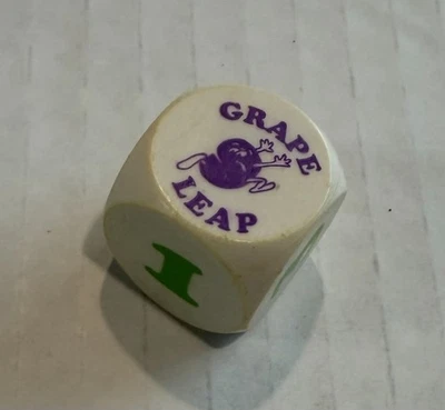 THE GRAPE ESCAPE 1992 Parker Brothers Board Game REPLACEMENT PIECE  Parts Dice - Image 1 of 3