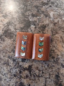 Pendientes de madera natural con incrustación de concha de abulón Paua hechos a mano, 1 9/16" - Imagen 1 de 2