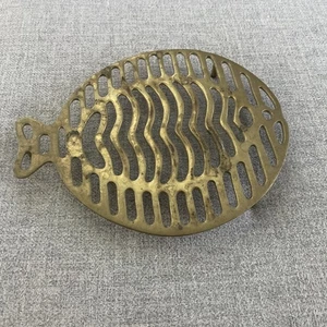 Piastra calda vintage traforata ottone 7,5 x 9" basso profilo pesce ondulato - Foto 1 di 3