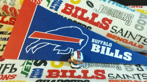 NFL Teenymates Buffalo Bills Linebacker (LB/def pose) figure Cover