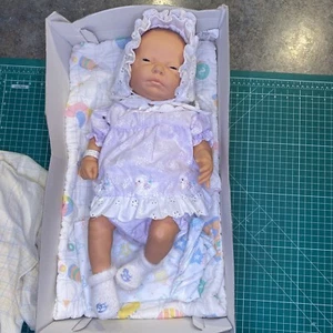 Berjusa ~ Muñeca bebé niña ~ Anatómicamente correcta 21"" - Imagen 1 de 5