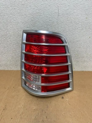 2002 2003 2004 2005 Mercury Mountaineer Right Passenger Tail Light Oem Q6768 DW - Image 1 of 4