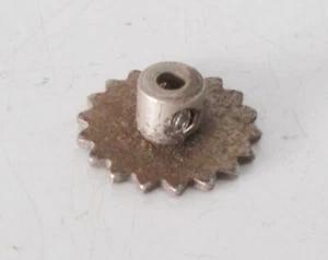 Meccano Sprocket Wheel 18T, 25mm dia - nickel - part 96 (C) - Picture 1 of 1