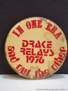 Pin de pista y campo Drake Relays 1976 Drake University Bulldogs Pinback - Imagen 1 de 3