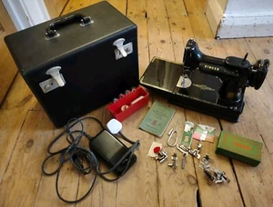 VINTAGE SINGER 221K FEATHERWEIGHT SEWING MACHINE + CASE + PARTS - Working - Picture 1 of 23
