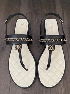 2023 CHANEL CC LOGO SCHWARZ TANGA LEDER FLACHE SCHUHE SANDALEN 40 - Bild 1 von 19