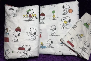 POTTERY BARN KIDS Snoopy Peanuts TWIN Sheet SET Flat Fitted Organic Cotton - Photo 1/9