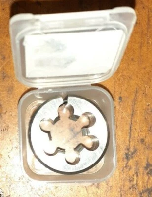 NPT BSPT BSP 1/8 1/4 3/8 1/2 3/4" RH Thread HSS split adjustable die button - Image 1 of 2