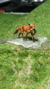 Scale3d 0/1:43 Hand Painted Figure Of Sly Fox With A Grey Squirrel In Its Mouth - Picture 1 of 9