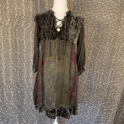 Vestido boho caprichoso manga larga retazos terciopelo Young Threads pequeño para mujer Foto 1 de 4