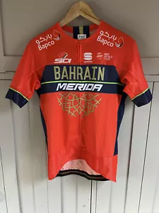 Sportful Bahrain Merida Sidi Hombre Ciclismo Jersey | Rojo/Azul | XL | - Imagen 1 de 8
