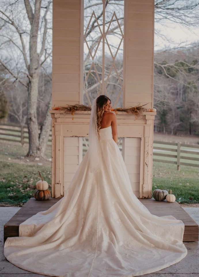 Sleeveless ballgown wedding dress Justin alexander - Image 1 of 4