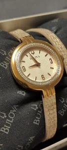 Reloj para mujer Bulova 98R279 Rhapsody 30 mm cuero doble correa envolvente diamante $995 - Imagen 1 de 14