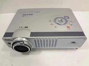 Sanyo PLC-XU51  XGA Portable Projector 3LCD 2,000 Lumens (ANSI) - Picture 1 of 6