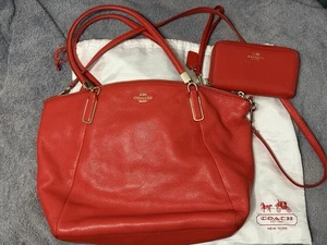 CoachF34494Kelsey Pebbled Leather RedShoulder Handbag Purse With Matching Wallet - Picture 1 of 8