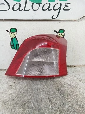 Задний фонарь 2007 Toyota Yaris, со стороны пассажира (RR) от оригинального производителя  - Изображение 1 из 2