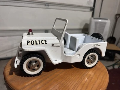 Jeep de policía Tonka blanco vintage Jeep Tonka policía Jeep juguete luz roja Foto 1 de 4