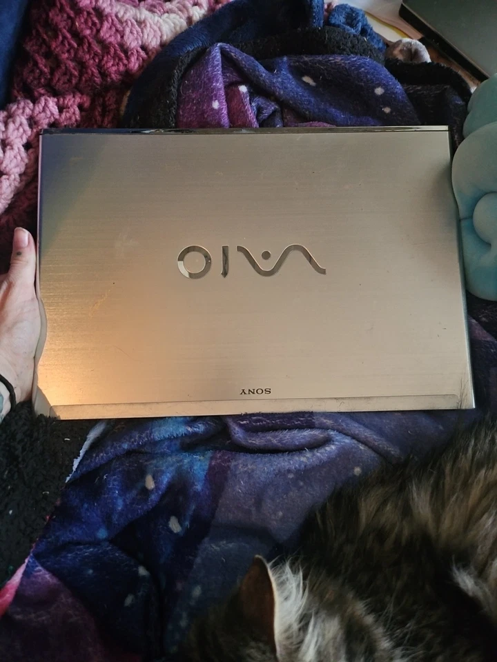 SONY VAIO type F VGN FW74FB RAM 4GB OS Windows 10 Intel Core2 Duo P8700 2.53GHz - Image 1 of 3