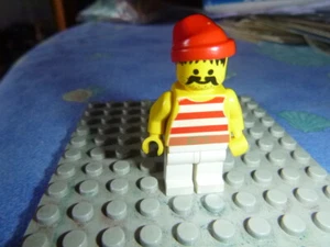 LEGO Minifig 6270 6273 Pirate Red / White Stripes Shirt, White Legs Red Bandana - Picture 1 of 2