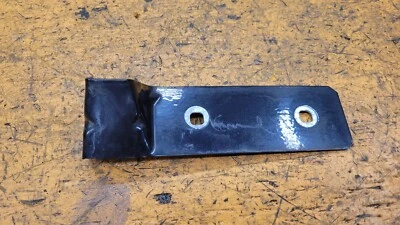 04 05 06 Pontiac GTO OEM Passenger RH Right Side Lower Fender Mounting Bracket - Изображение 1 из 4