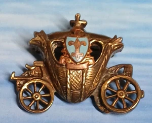 Antique Gold Tone Royal English Carriage Brooch Pin w/Enamel Fleur de Lis Shield - Picture 1 of 7