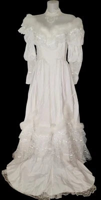 Vestido de Colección Para Mujer Victoriano Renacimiento Marfil Encaje Plumas Pradera Talla 13/14 Foto 1 de 4