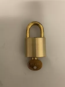 New Wilson Bohannan WB Padlock Brass Lock Heavy Duty w/ 2 KEYS - Picture 1 of 3