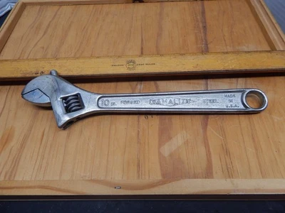 DIAMALLOY Diamond Calk Horseshoe Co. 10" Adjustable Wrench Clean EXC. Jaws - Image 1 of 4